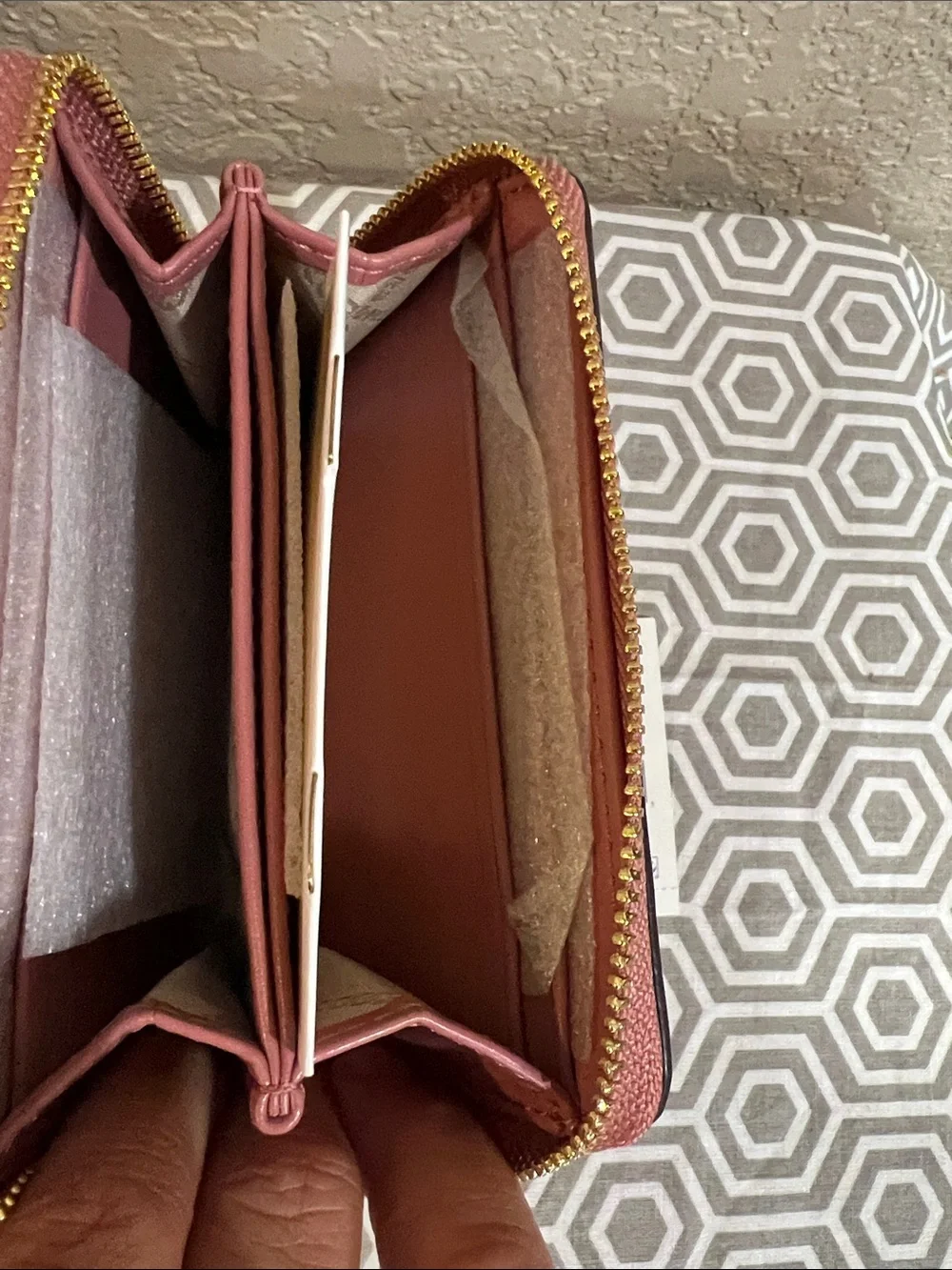 Michael Kors Rose Jet Set Signature Zip Around Wallet.  SM ZA Card case gold